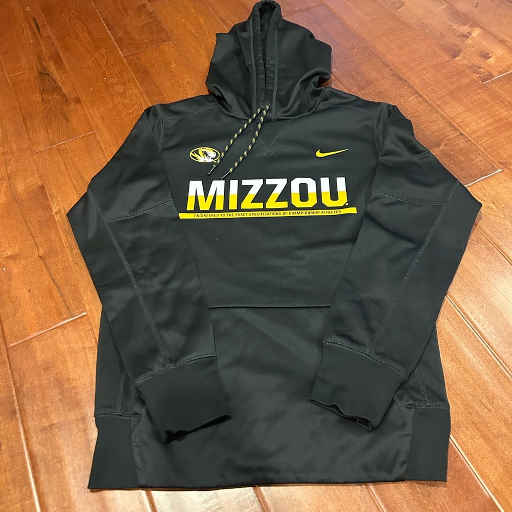 Nike Mizzou hoodie in great condition. Size small